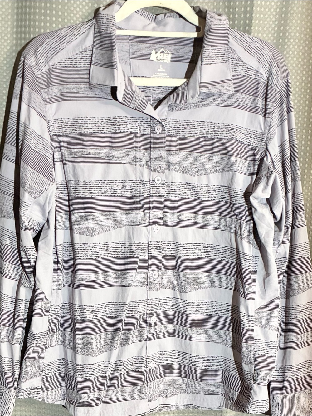 REI Co-op Athletic Wear Button Up Shirt Sz L Purple Snap Pockets Back Vent Outdo